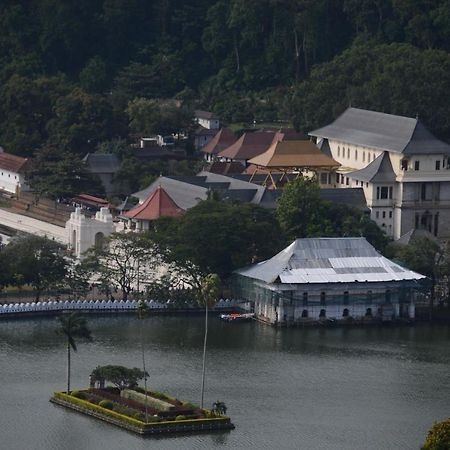 Sandriana Lake View Hotel Kandy Exterior foto
