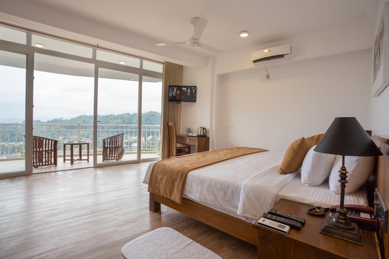 Sandriana Lake View Hotel Kandy Exterior foto