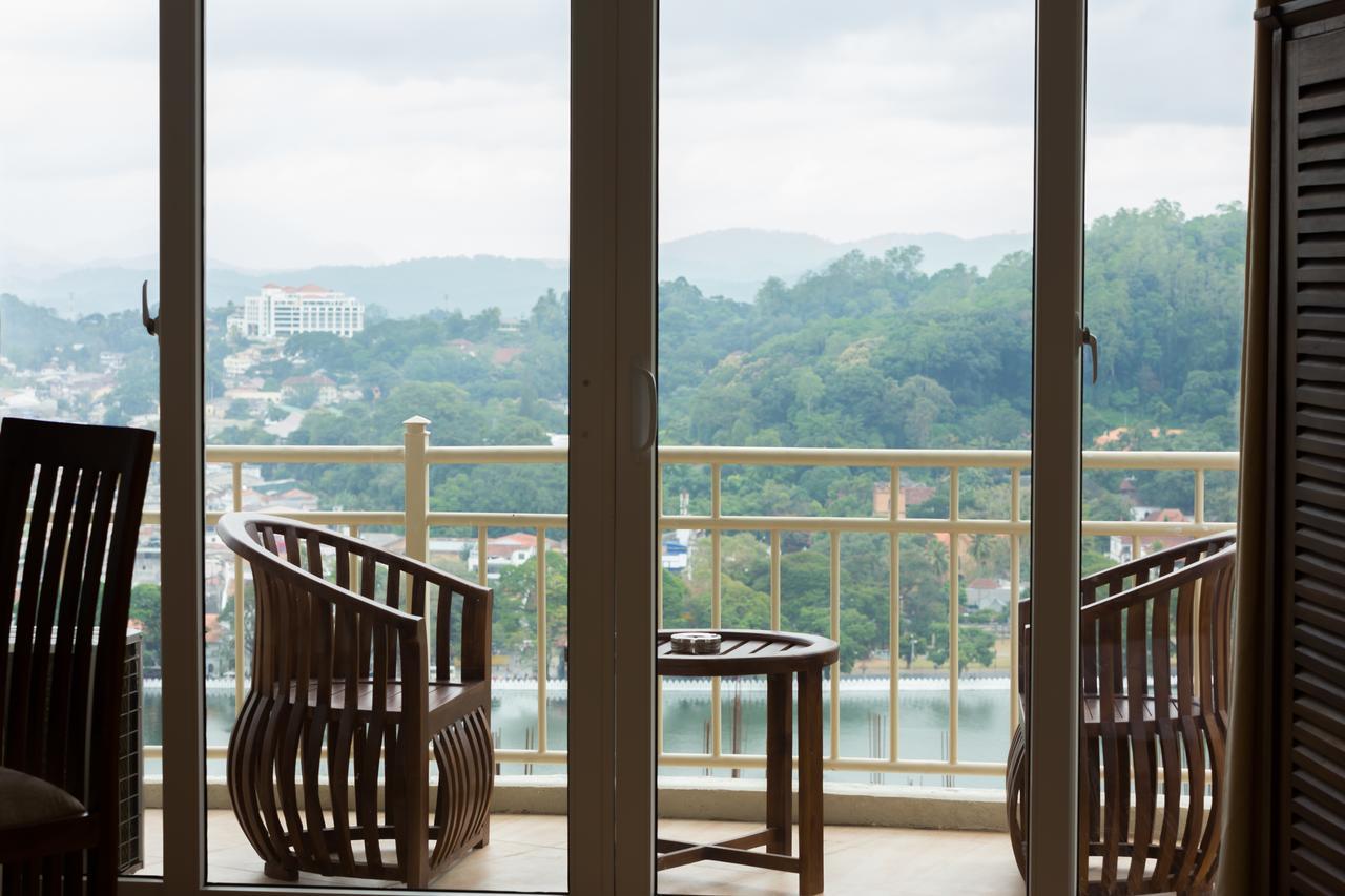 Sandriana Lake View Hotel Kandy Exterior foto