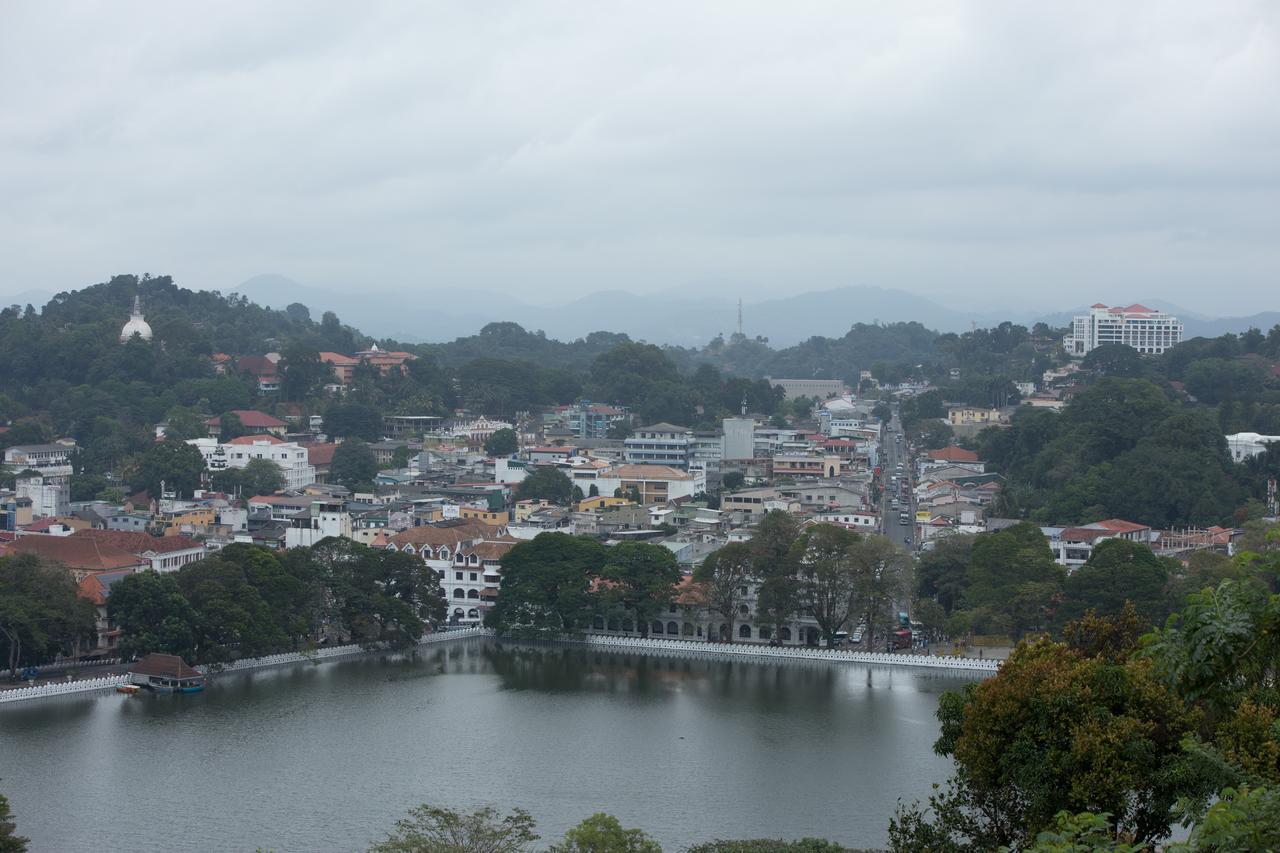 Sandriana Lake View Hotel Kandy Exterior foto