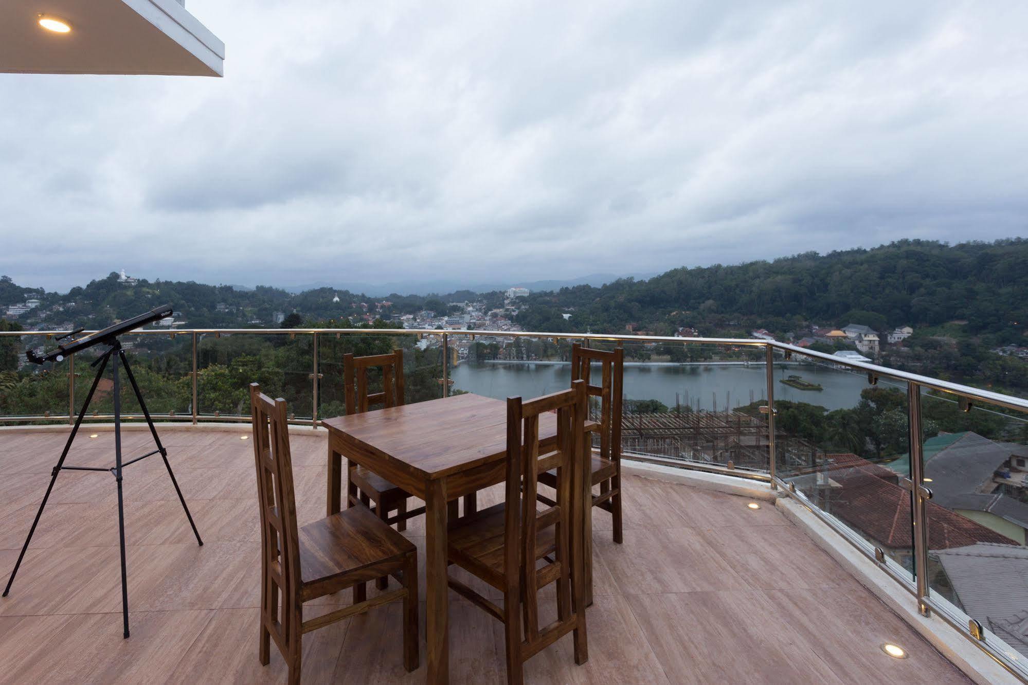 Sandriana Lake View Hotel Kandy Exterior foto