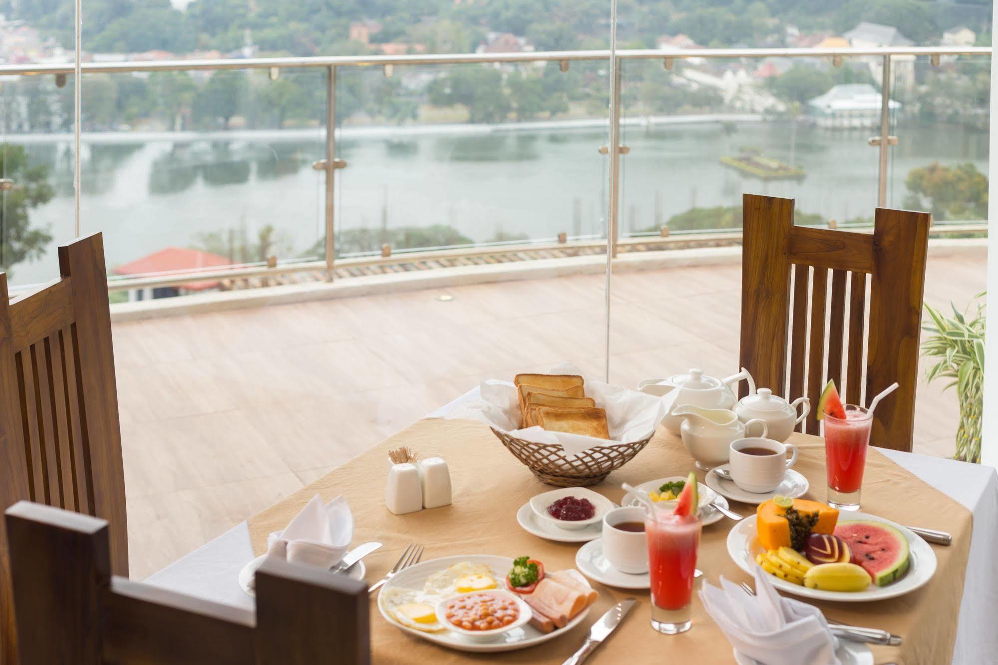 Sandriana Lake View Hotel Kandy Exterior foto