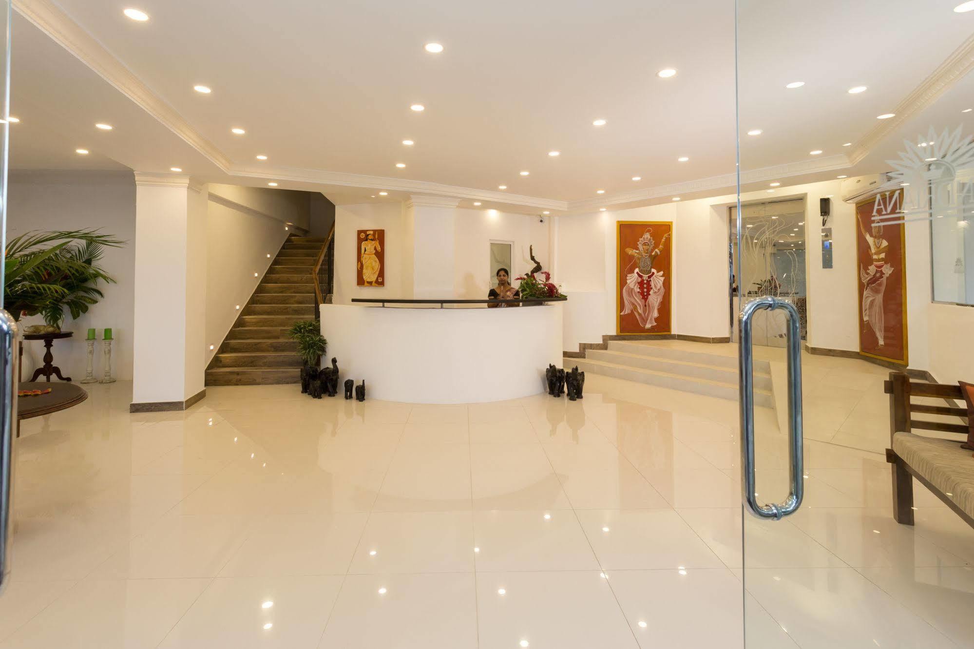Sandriana Lake View Hotel Kandy Exterior foto