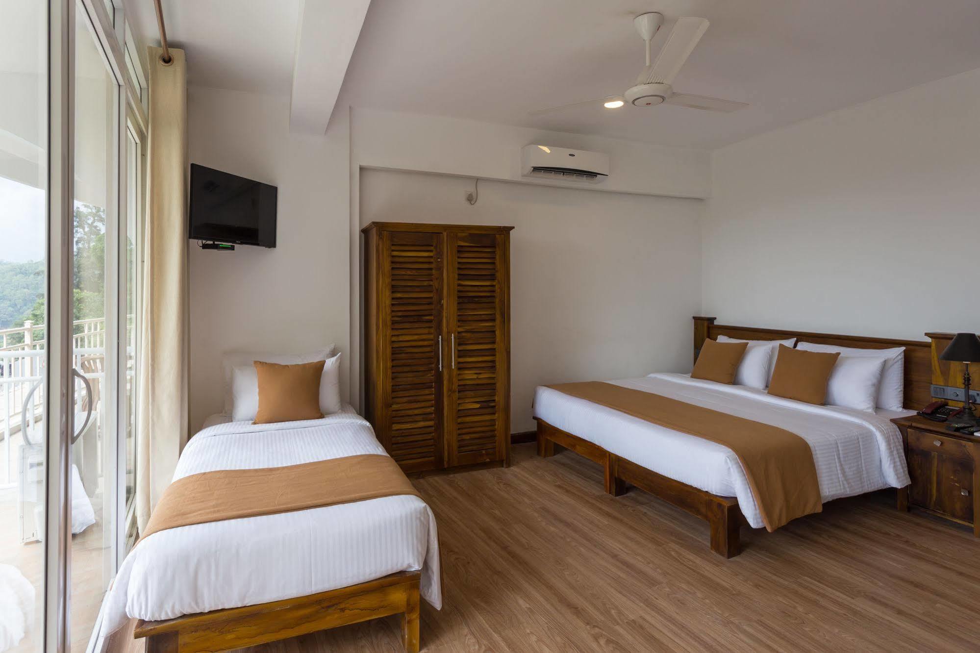 Sandriana Lake View Hotel Kandy Exterior foto