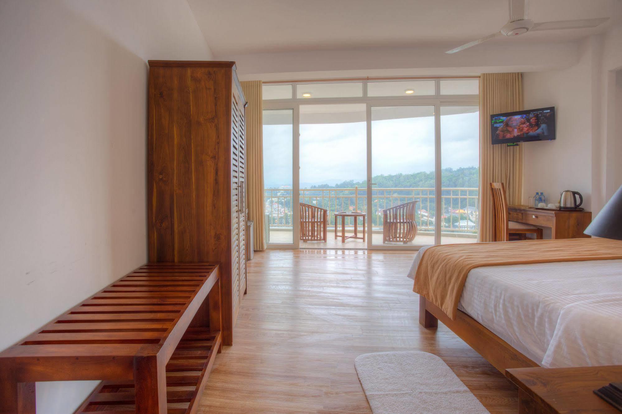 Sandriana Lake View Hotel Kandy Exterior foto