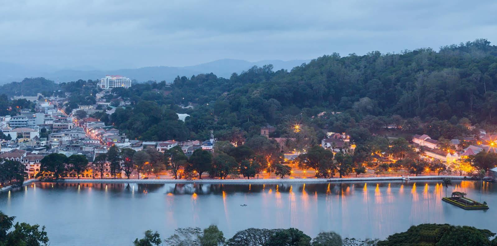 Sandriana Lake View Hotel Kandy Exterior foto